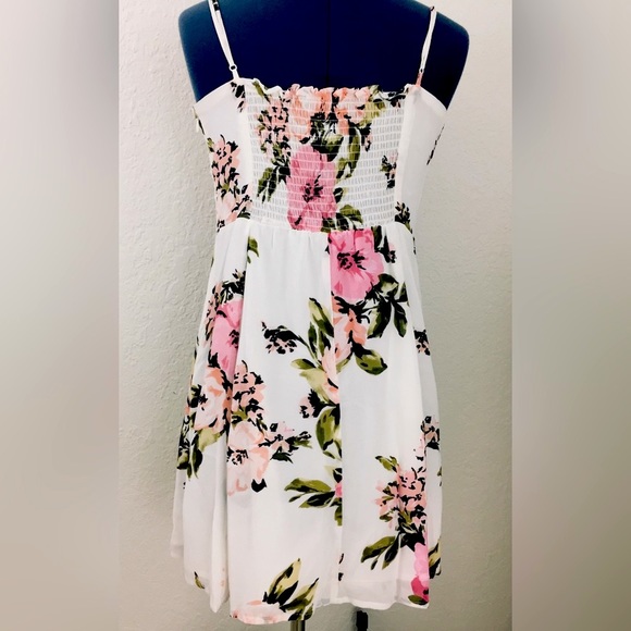 NWT Dynamite Floral White Casual / Semi Formal Summer Dress - Picture 4 of 12